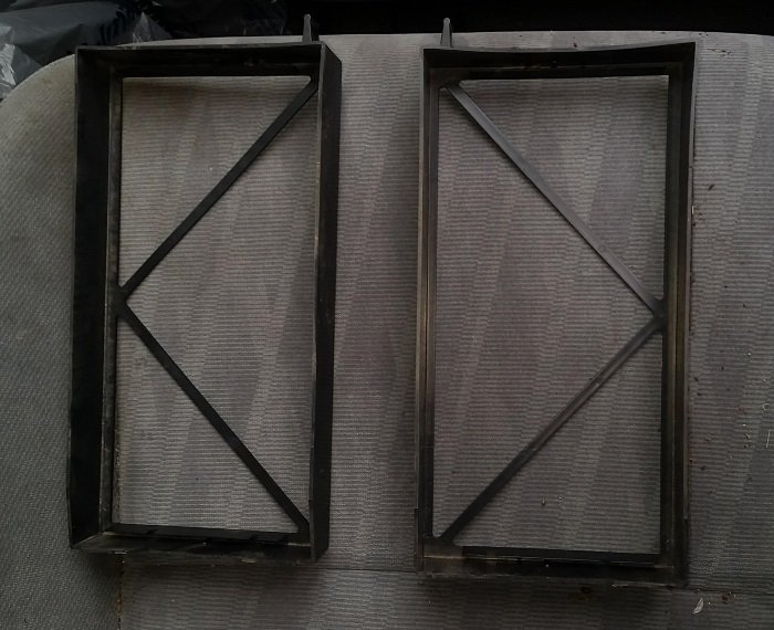 The cabin air filter frames with no cabin air filter.