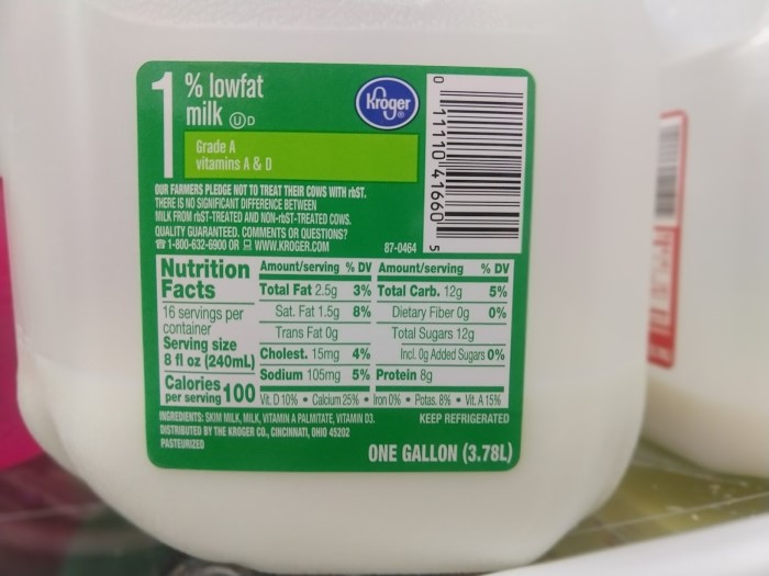 The nutrition label for one percent lowfat milk.